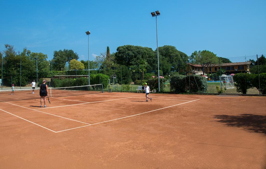 Camping La Rocca Manerba del Garda Exterior foto