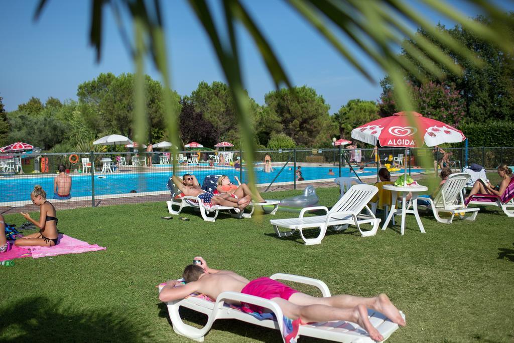 Camping La Rocca Manerba del Garda Exterior foto